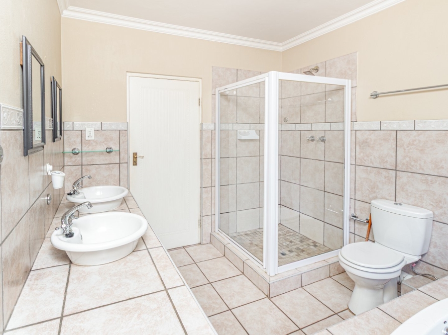 4 Bedroom Property for Sale in Caribbean Beach Club North West